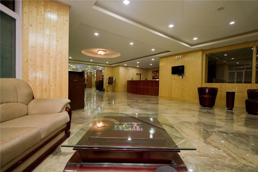 Adb Rooms Snow Touch Resort มะนาลี ภายนอก รูปภาพ