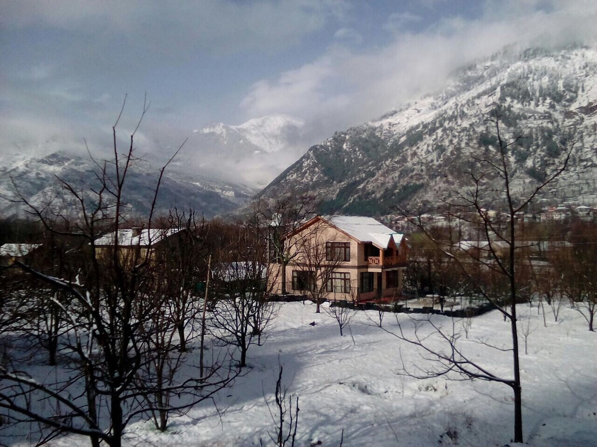 Adb Rooms Snow Touch Resort มะนาลี ภายนอก รูปภาพ