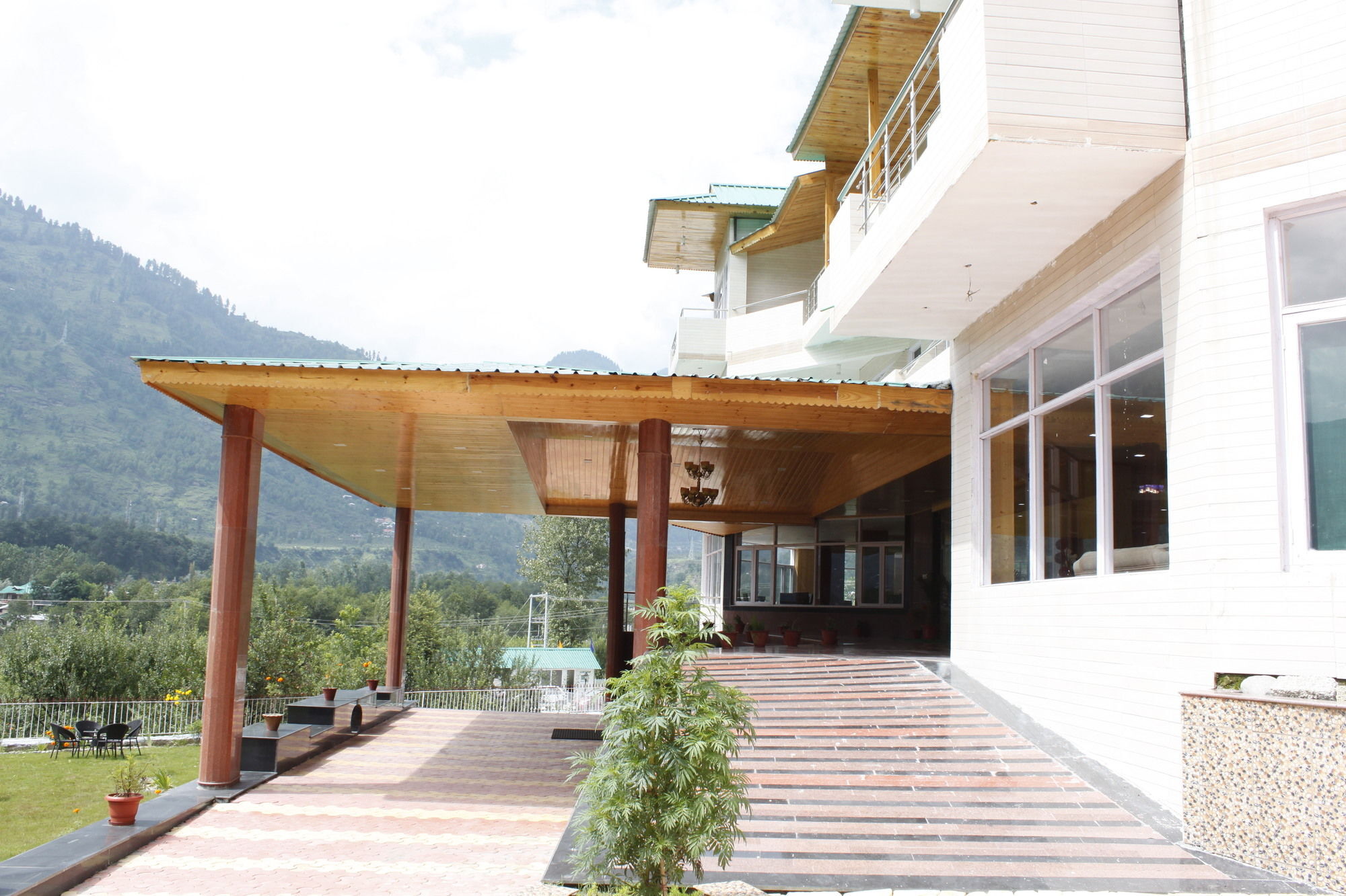 Adb Rooms Snow Touch Resort มะนาลี ภายนอก รูปภาพ