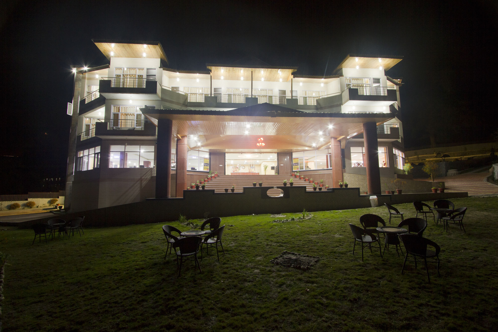Adb Rooms Snow Touch Resort มะนาลี ภายนอก รูปภาพ